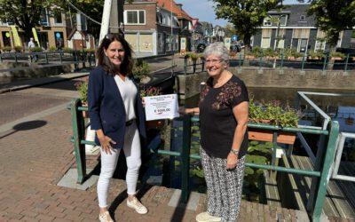 Cheque OSA voor Stichting Nepal Benefiet Aalsmeer